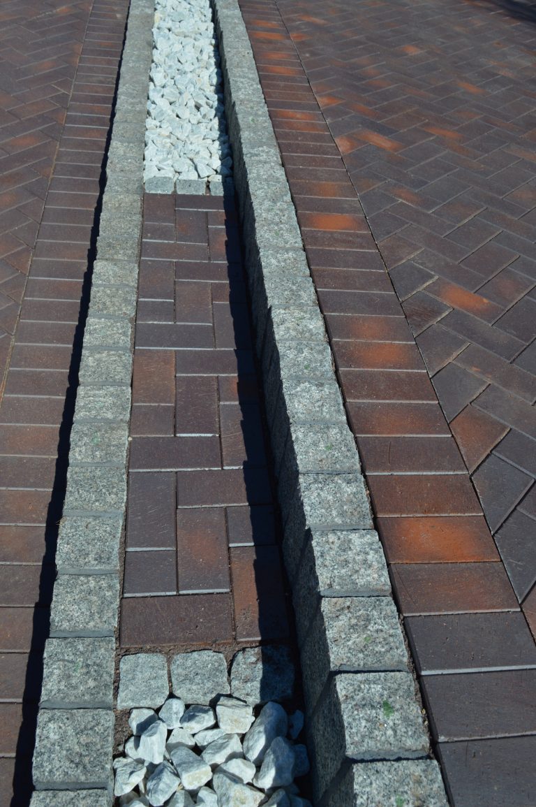 Тротуарная клинкерная брусчатка Vandersanden Calau 52 красно-синяя 200*100*52 мм